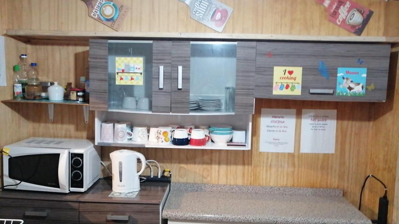 "Mi Hostal Tu Casa" Hostal Familiar Solo Empresas, Turistas Y Viajeros Espacio Para Bicicletas Y Motos Пуерто Монт Екстериор снимка